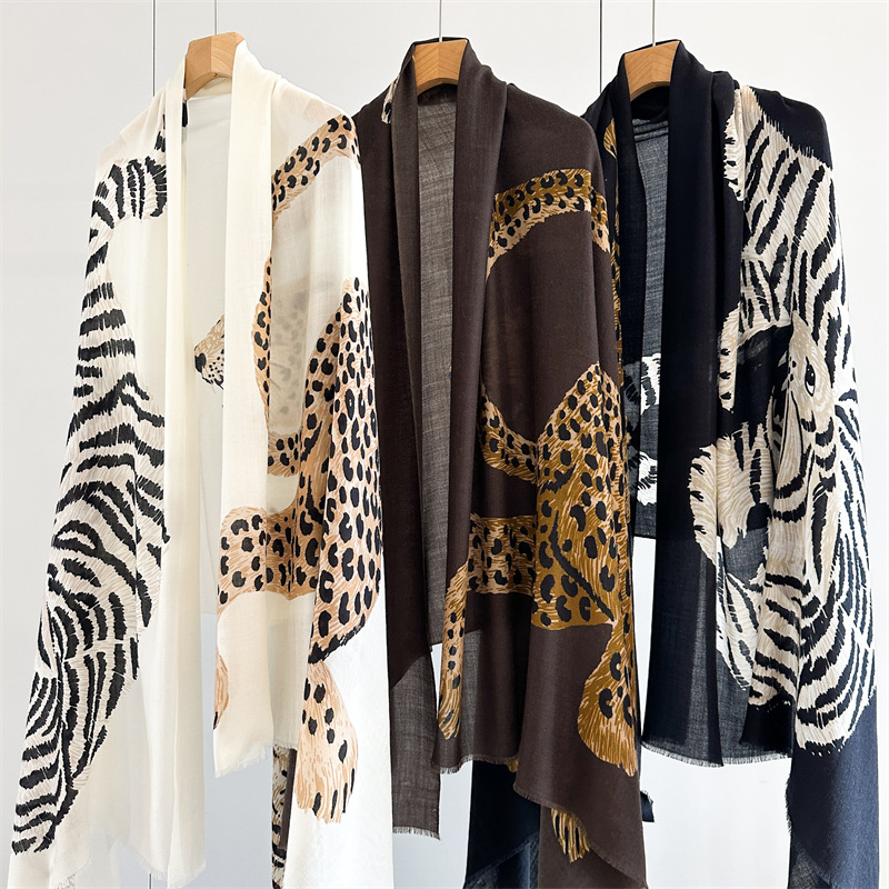 Lion Print Tassels Cashmere Lu - огляд і ціна Winter Clothing Hong Kong