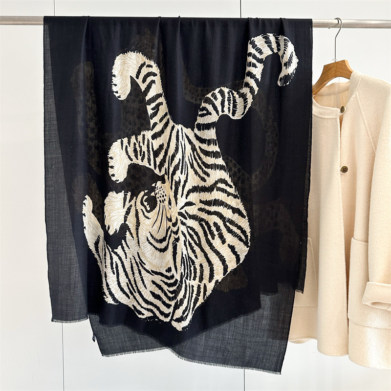 Lion Print Tassels Cashmere Lu - огляд і ціна Winter Clothing Hong Kong
