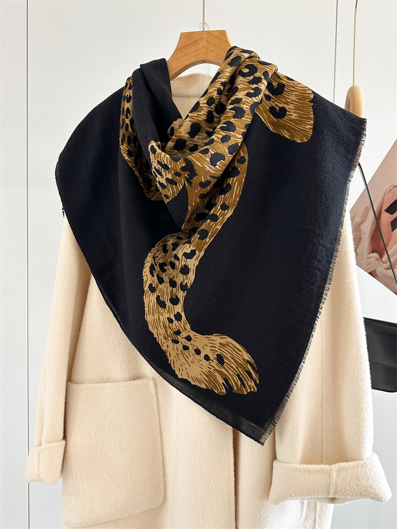 Lion Print Tassels Cashmere Lu - огляд і ціна Winter Clothing Hong Kong