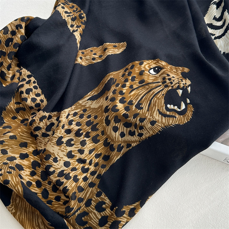 Lion Print Tassels Cashmere Lu - огляд і ціна Winter Clothing Hong Kong